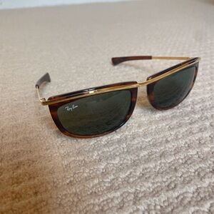 Ray-Ban Gold and Brown Sunglasses Grooming Essential